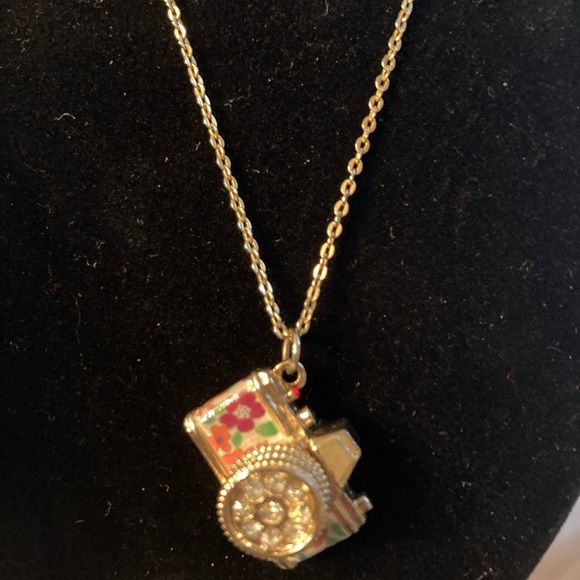 Vintage floral camera necklace - Picture 4 of 4